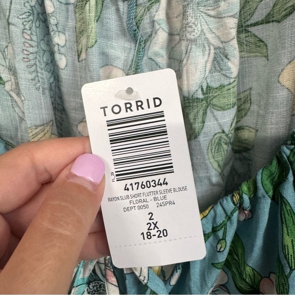 NWT Torrid Flutter Short Sleeve Blouse blue floral shirt top - Picture 6 of 11